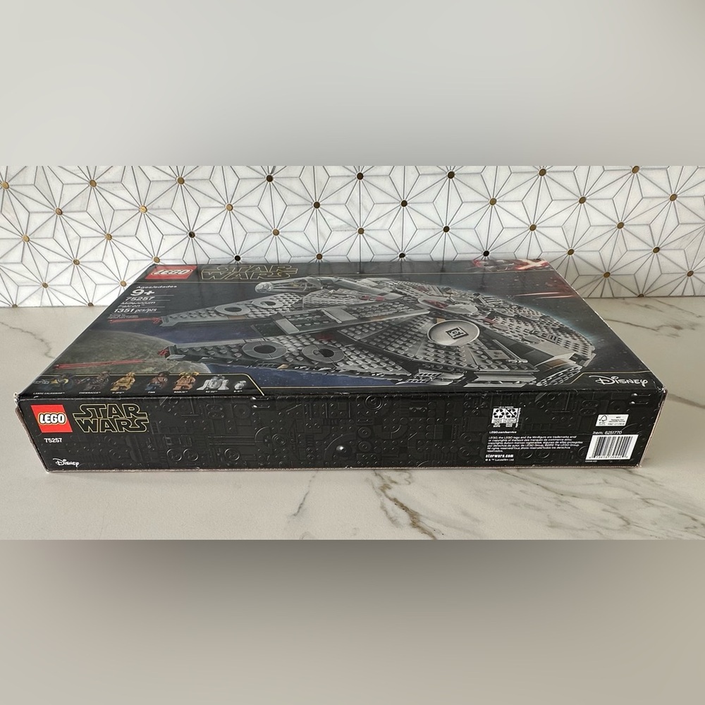 LEGO Star Wars Millennium Falcon Set - #75257 RETIRED, NWT - Picture 11 of 11